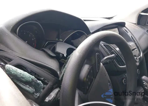 2018 Ford Focus Sel z USA, uszkodzony, nr VIN 1FADP3M26JL302313